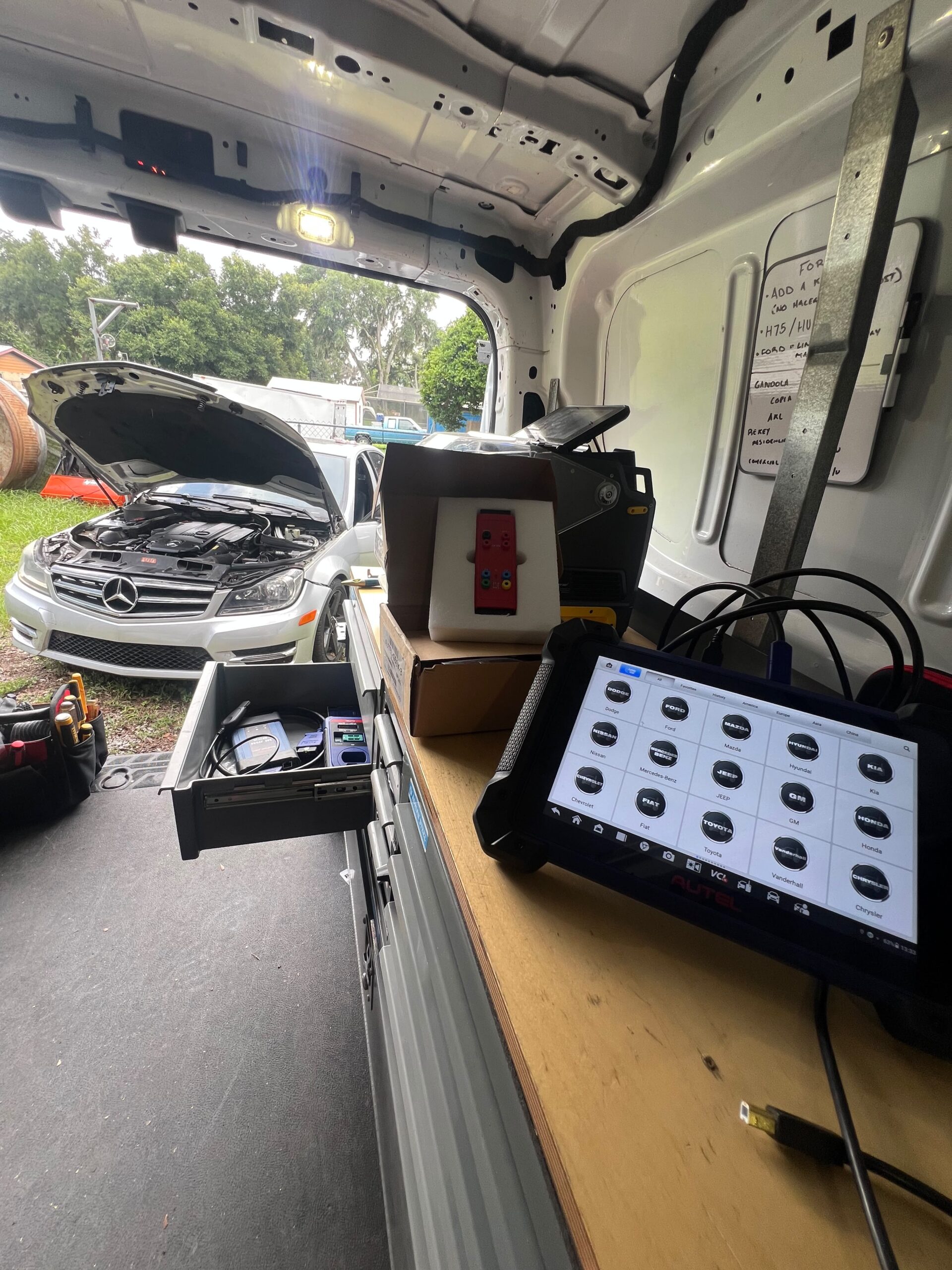 Mobile locksmith at a vehicle in Auburndale, Florida