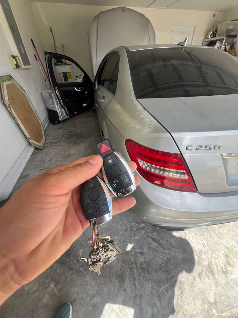 Mobile locksmith at a vehicle in Four Corners, Florida