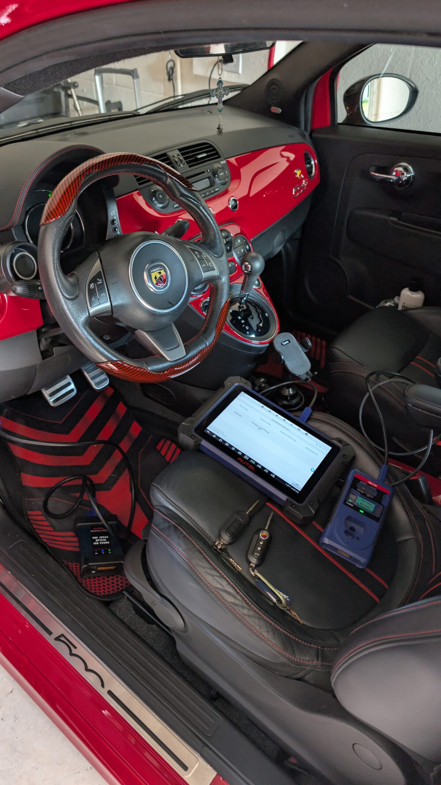 Mobile locksmith at a vehicle in Lake Hamilton, Florida
